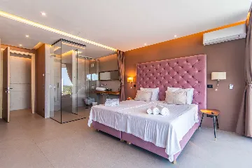 4-Bedroom Villa in Ližnjan for 8 Guests