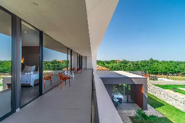 4-Bedroom Villa in Ližnjan for 8 Guests