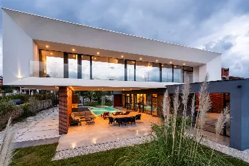 4-Bedroom Villa in Ližnjan for 8 Guests