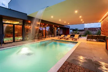 4-Bedroom Villa in Ližnjan for 8 Guests