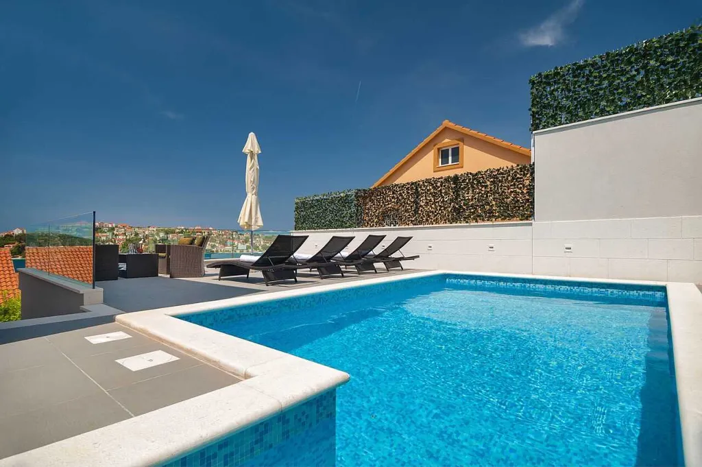 5-Bedroom Seafront Villa in Rogoznica