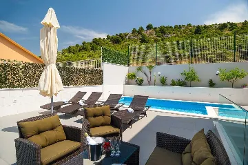 5-Bedroom Seafront Villa in Rogoznica