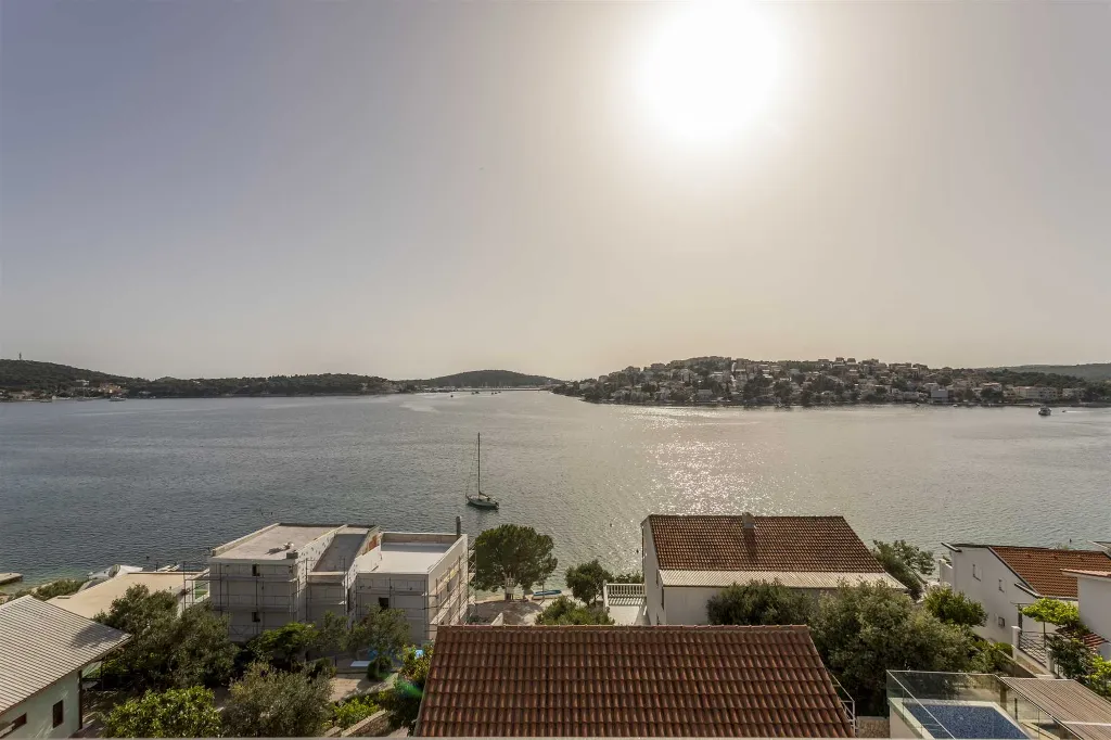 5-Bedroom Seafront Villa in Rogoznica