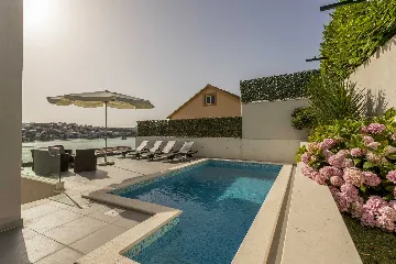 5-Bedroom Seafront Villa in Rogoznica