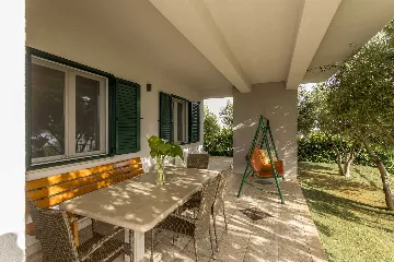 5-Bedroom Seafront Villa in Rogoznica