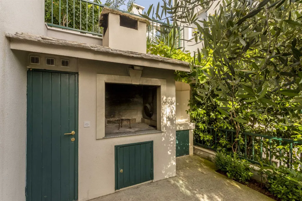 5-Bedroom Seafront Villa in Rogoznica