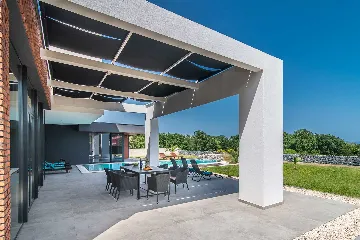 4-Bedroom Villa in Ližnjan for up to 9 Guests