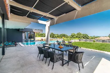 4-Bedroom Villa in Ližnjan for up to 9 Guests