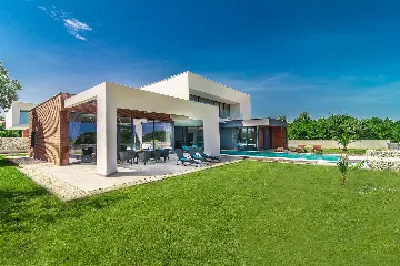 4-Bedroom Villa in Ližnjan for up to 9 Guests