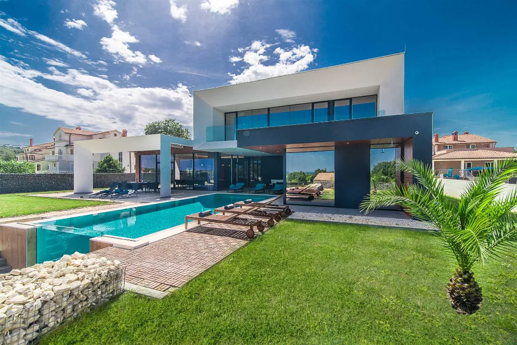4-Bedroom Villa in Ližnjan for up to 9 Guests