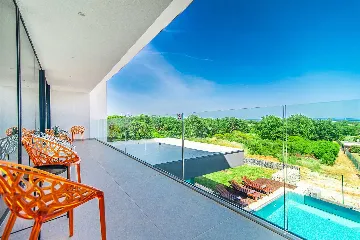 4-Bedroom Villa in Ližnjan for up to 9 Guests