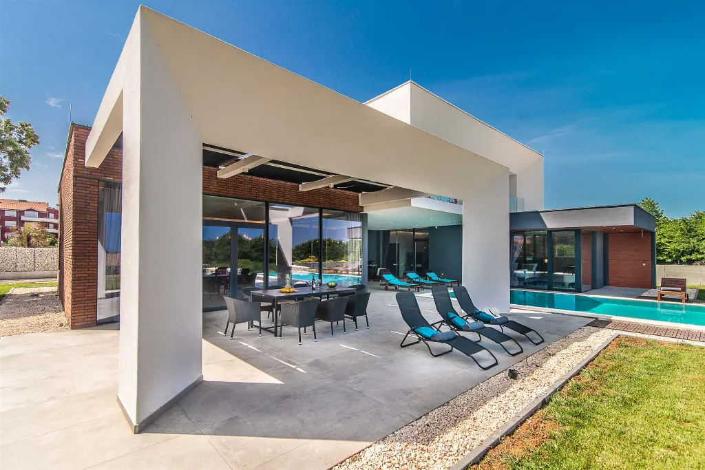 4-Bedroom Villa in Ližnjan for up to 9 Guests
