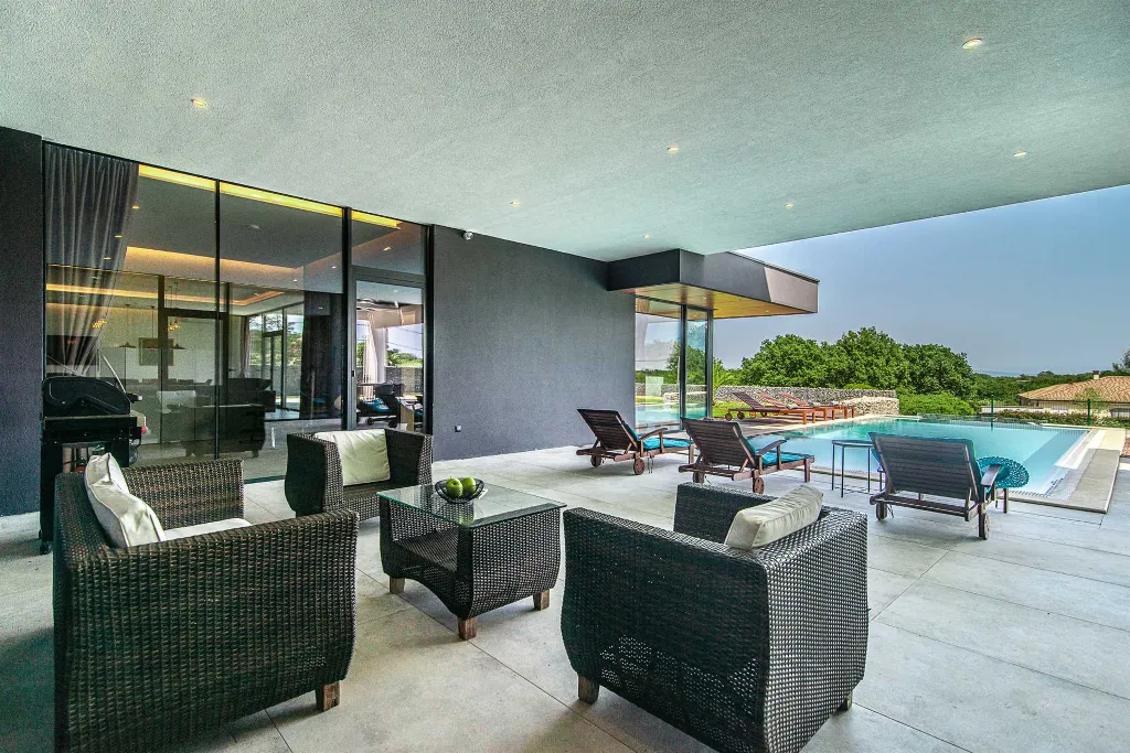 4-Bedroom Villa in Ližnjan for up to 9 Guests