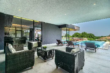 4-Bedroom Villa in Ližnjan for up to 9 Guests