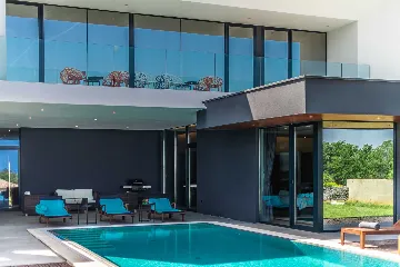 4-Bedroom Villa in Ližnjan for up to 9 Guests