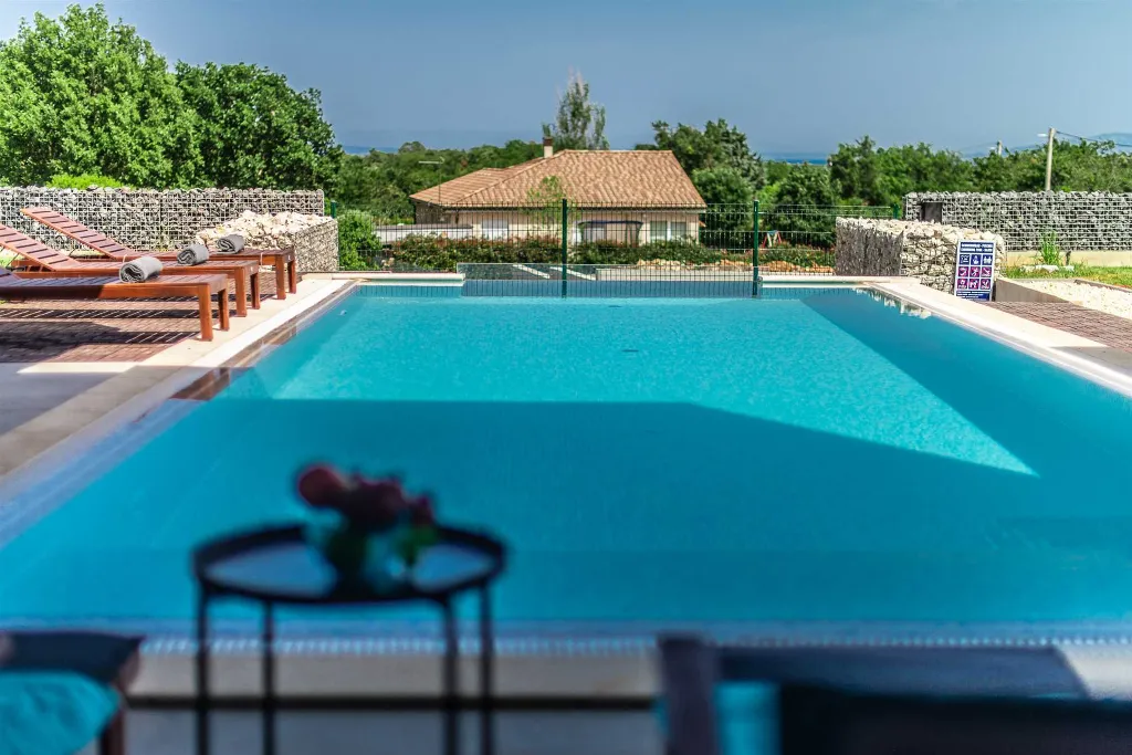 4-Bedroom Villa in Ližnjan for up to 9 Guests