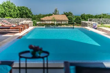 4-Bedroom Villa in Ližnjan for up to 9 Guests