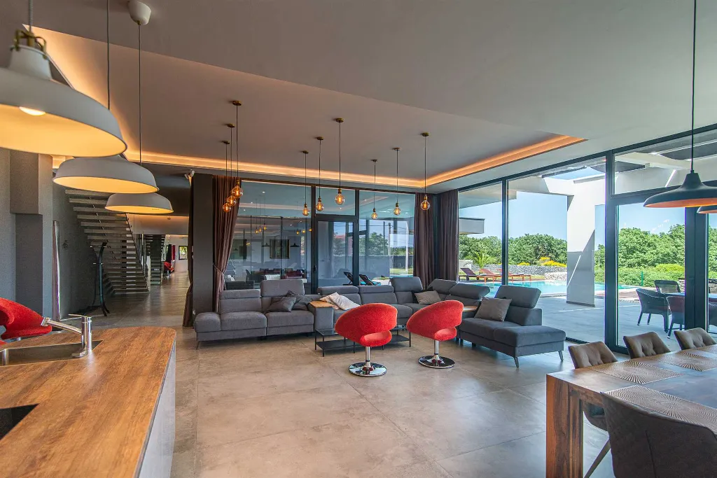4-Bedroom Villa in Ližnjan for up to 9 Guests