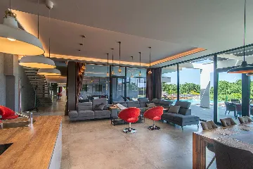 4-Bedroom Villa in Ližnjan for up to 9 Guests