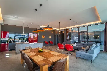 4-Bedroom Villa in Ližnjan for up to 9 Guests