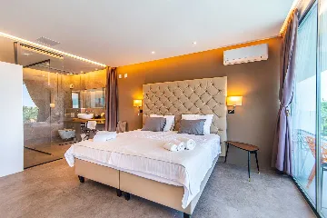 4-Bedroom Villa in Ližnjan for up to 9 Guests