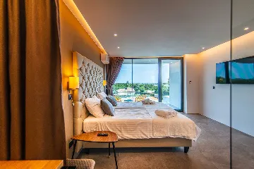 4-Bedroom Villa in Ližnjan for up to 9 Guests