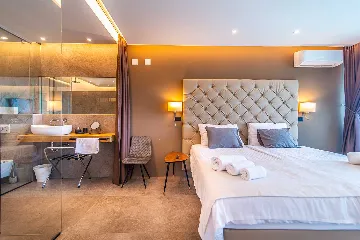 4-Bedroom Villa in Ližnjan for up to 9 Guests