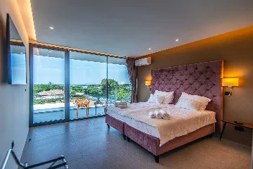 4-Bedroom Villa in Ližnjan for up to 9 Guests