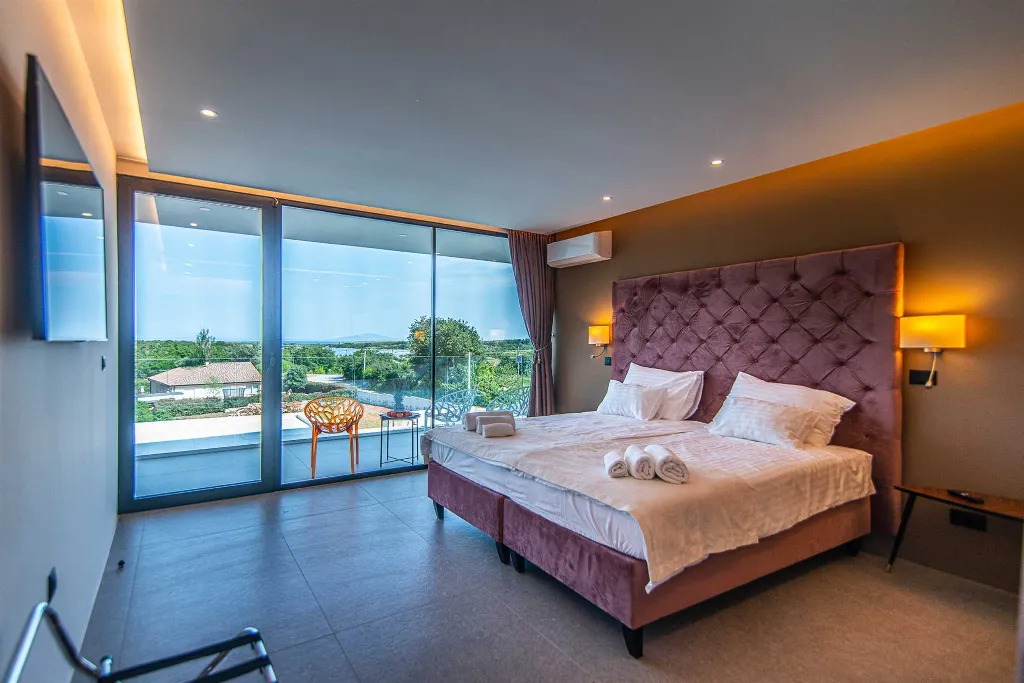 4-Bedroom Villa in Ližnjan for up to 9 Guests