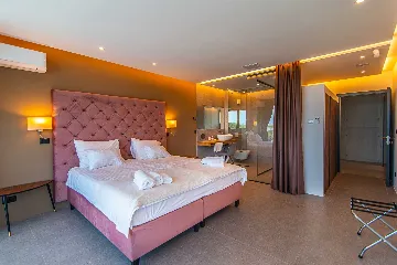 4-Bedroom Villa in Ližnjan for up to 9 Guests