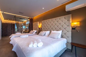 4-Bedroom Villa in Ližnjan for up to 9 Guests