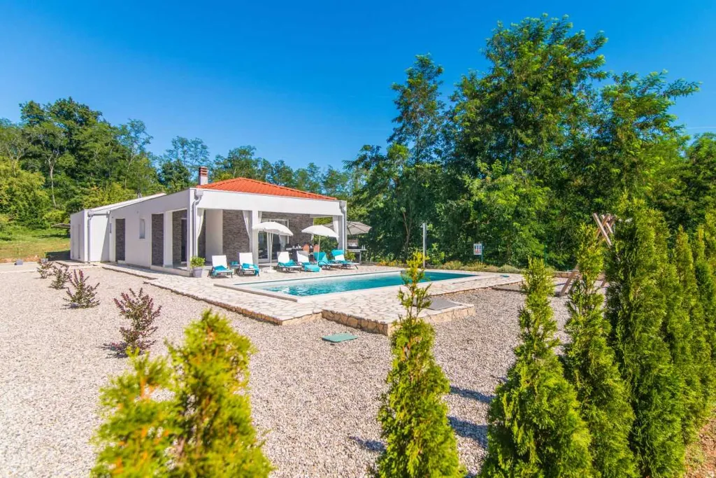 Air-Conditioned Villa with Private Pool in Santalezi