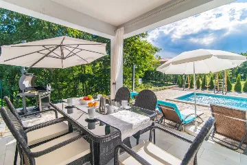 Air-Conditioned Villa with Private Pool in Santalezi