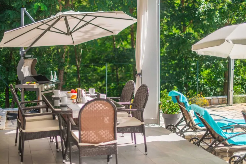 Air-Conditioned Villa with Private Pool in Santalezi