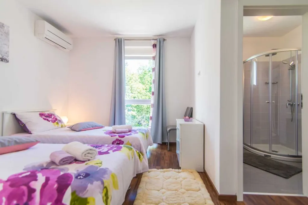 Air-Conditioned Villa with Private Pool in Santalezi