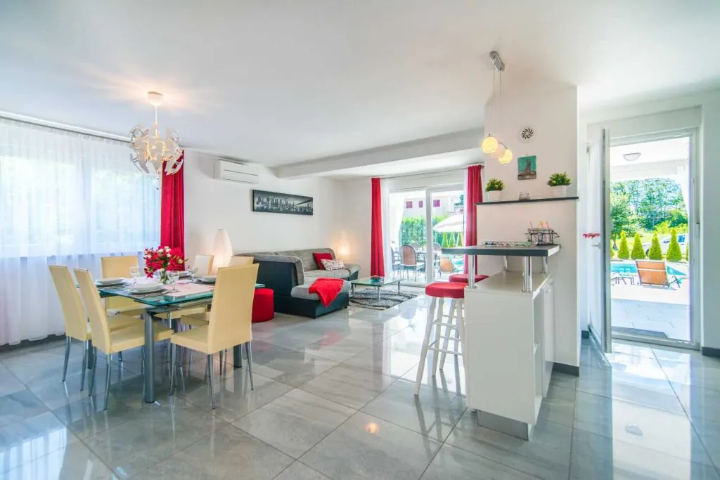 Air-Conditioned Villa with Private Pool in Santalezi