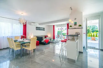 Air-Conditioned Villa with Private Pool in Santalezi