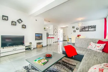 Air-Conditioned Villa with Private Pool in Santalezi