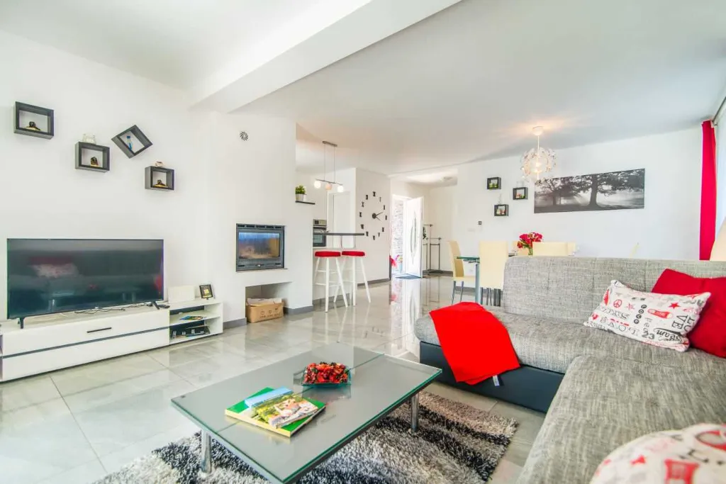 Air-Conditioned Villa with Private Pool in Santalezi