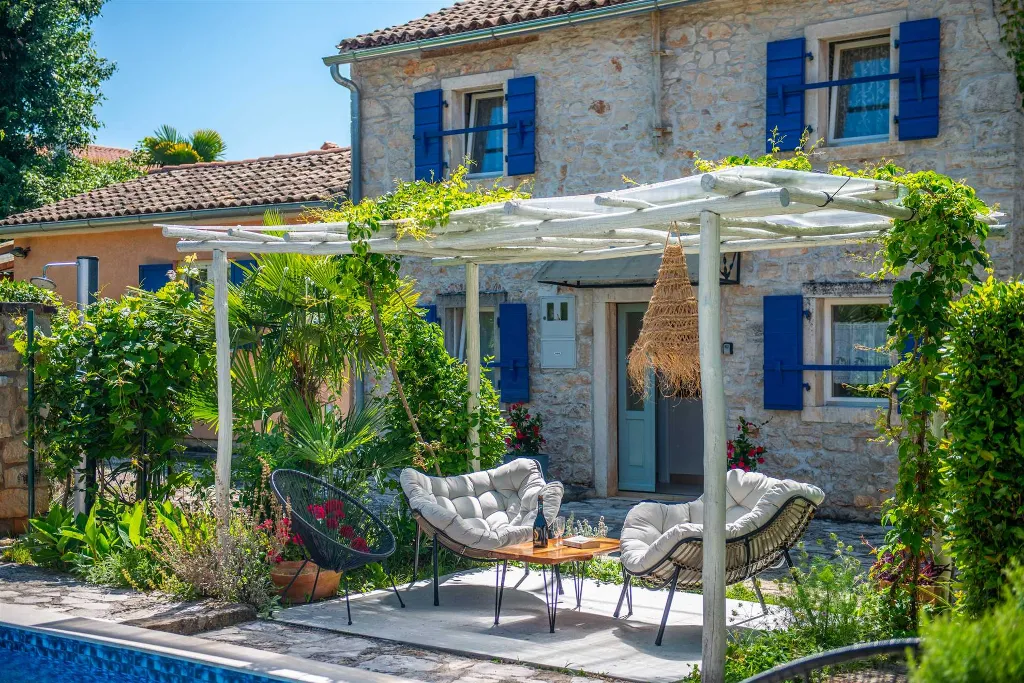 Stone Villa with Private Pool in Juricani