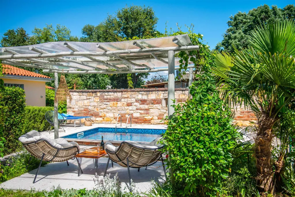 Stone Villa with Private Pool in Juricani
