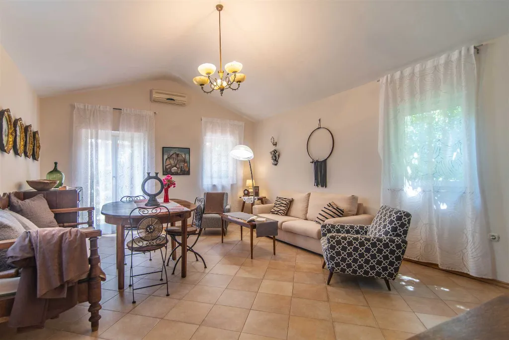 Stone Villa with Private Pool in Juricani