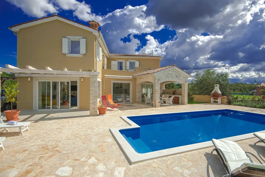 4-Bedroom Villa with Private Pool in Sveti Lovrec