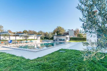 3-Bedroom Villa with Private Pool in Marasi