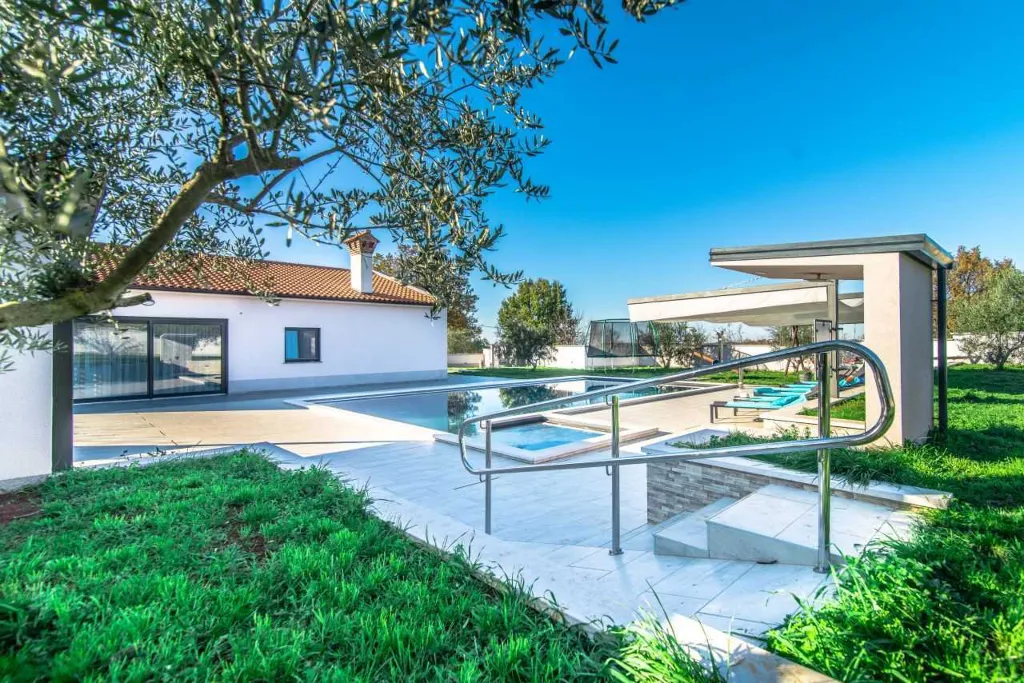 3-Bedroom Villa with Private Pool in Marasi