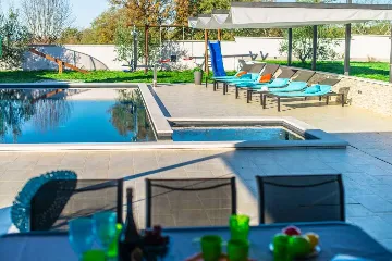 3-Bedroom Villa with Private Pool in Marasi