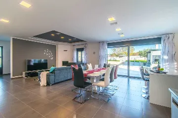 3-Bedroom Villa with Private Pool in Marasi