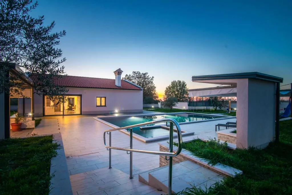 3-Bedroom Villa with Private Pool in Marasi