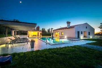 3-Bedroom Villa with Private Pool in Marasi