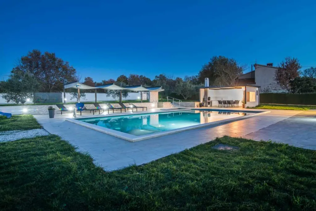 3-Bedroom Villa with Private Pool in Marasi